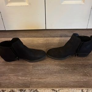 Size 7 black booties great used condition